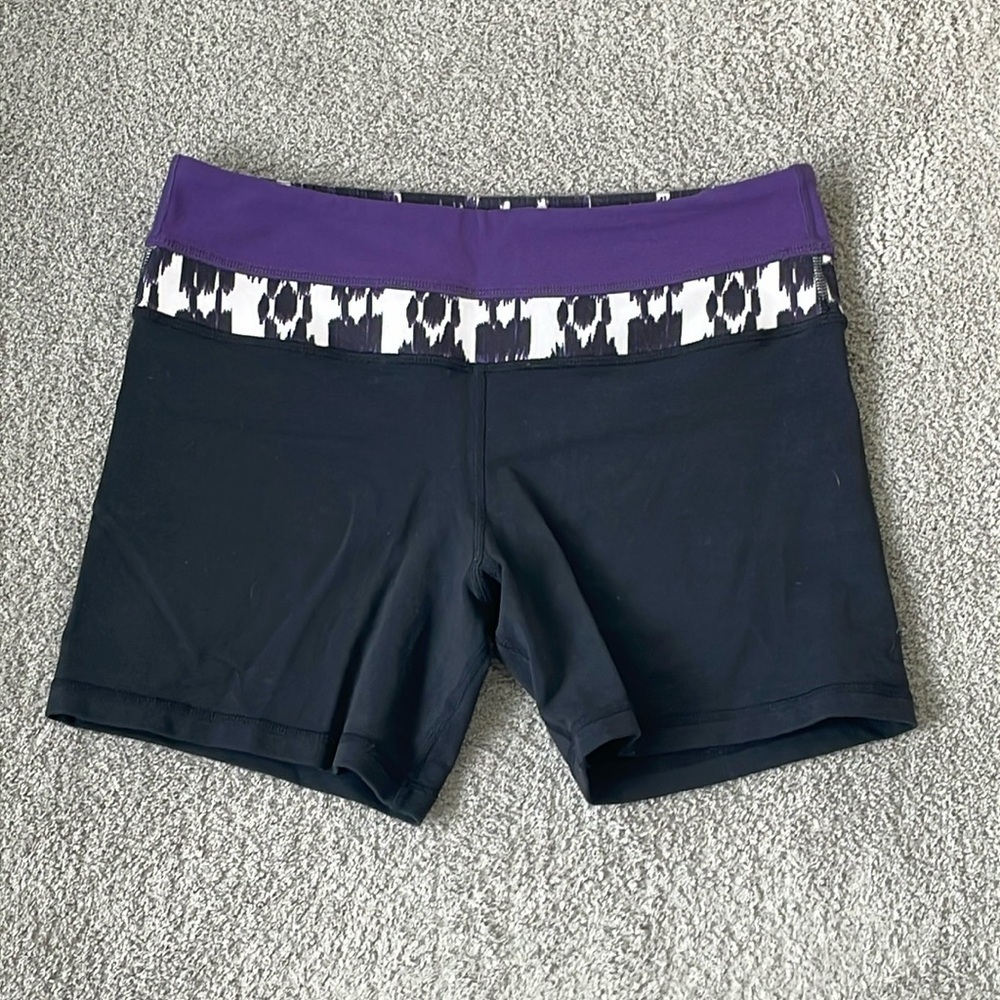 VGC Lululemon Reverse Groove Shorts - Black / Purple - Size 6